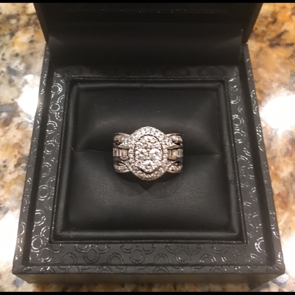 One 14 karat gold ring, 100 diamonds. - Picture 4 of 6